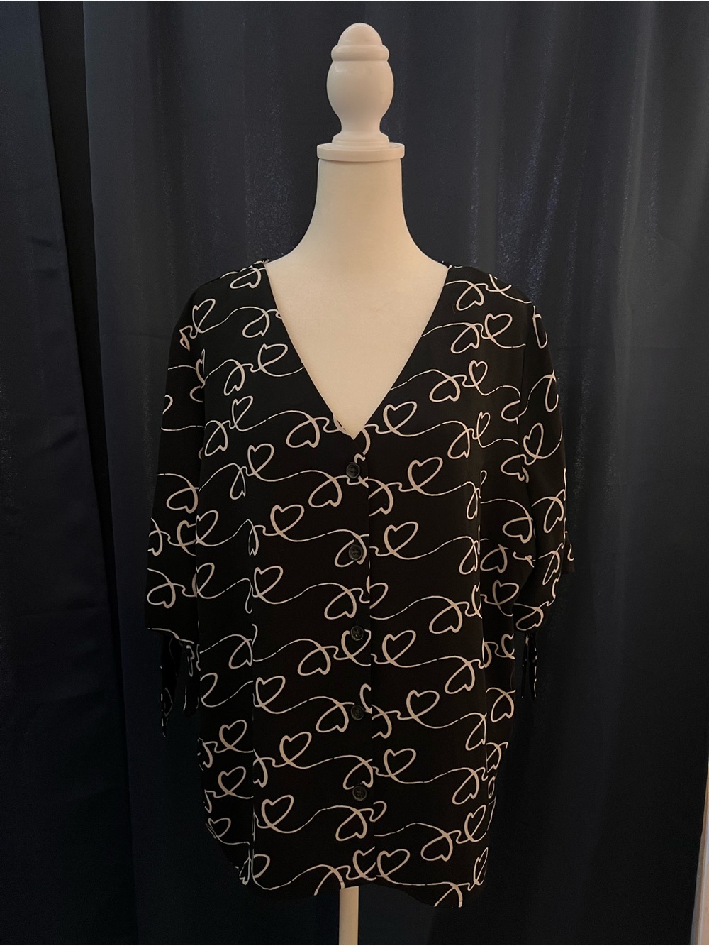 Apt 9 Black White Heart Print Blouse XL V Neck Button Front